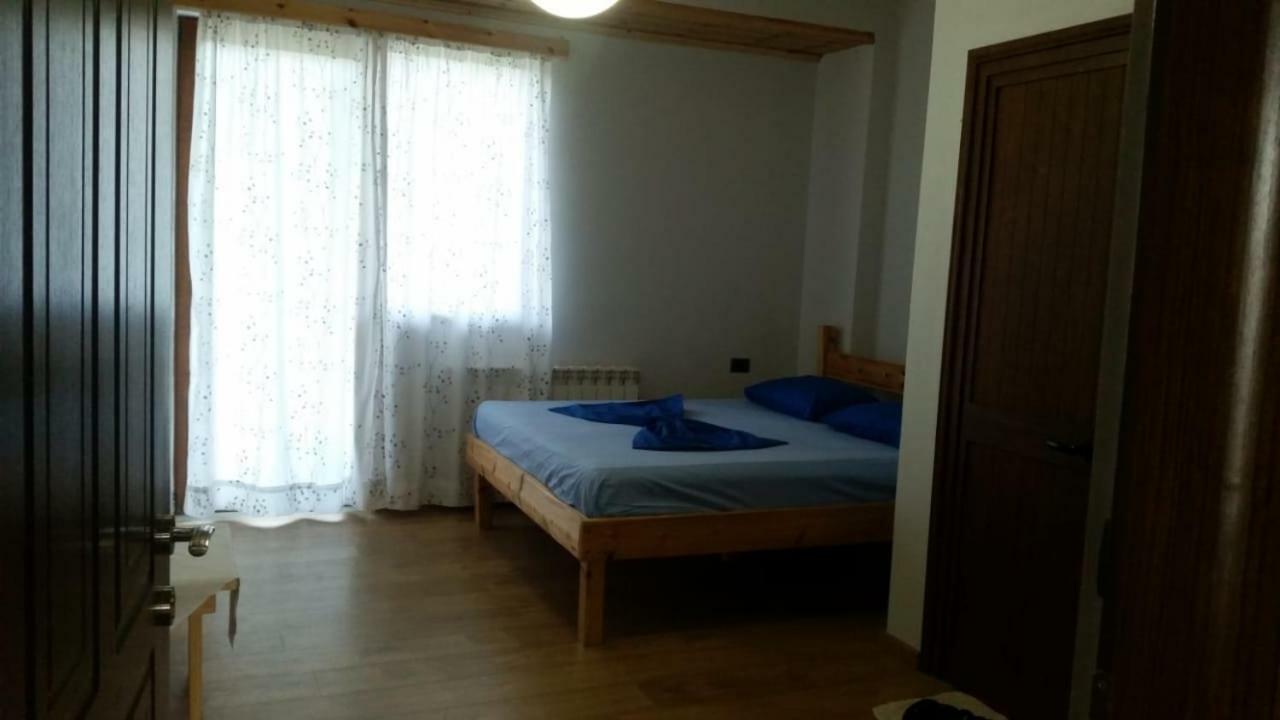 Bujtina E Tomorrit Hotel Ujanik Exterior photo