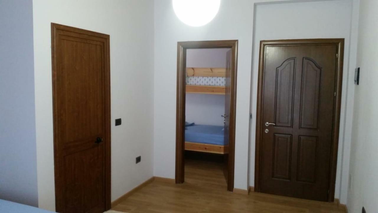 Bujtina E Tomorrit Hotel Ujanik Exterior photo