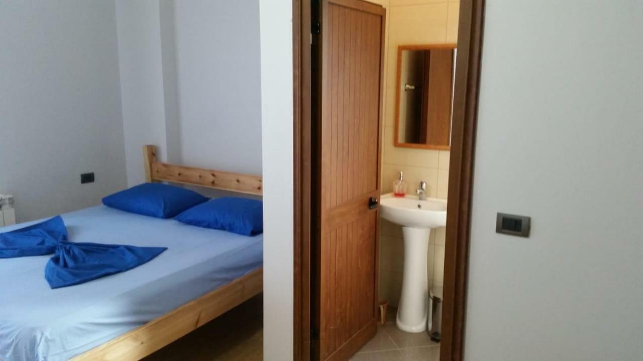 Bujtina E Tomorrit Hotel Ujanik Exterior photo