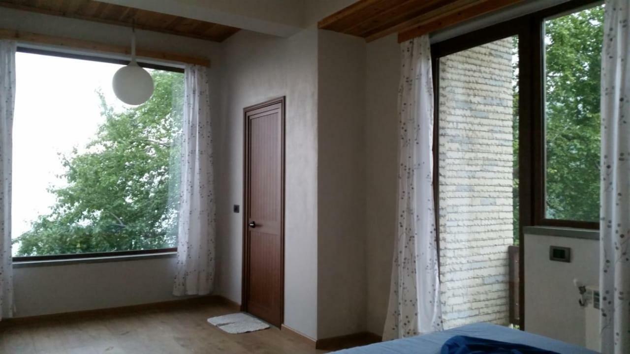 Bujtina E Tomorrit Hotel Ujanik Exterior photo