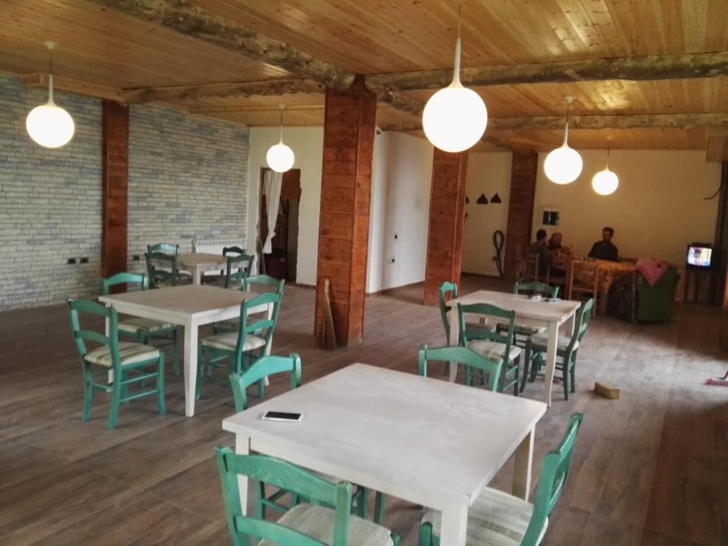 Bujtina E Tomorrit Hotel Ujanik Exterior photo